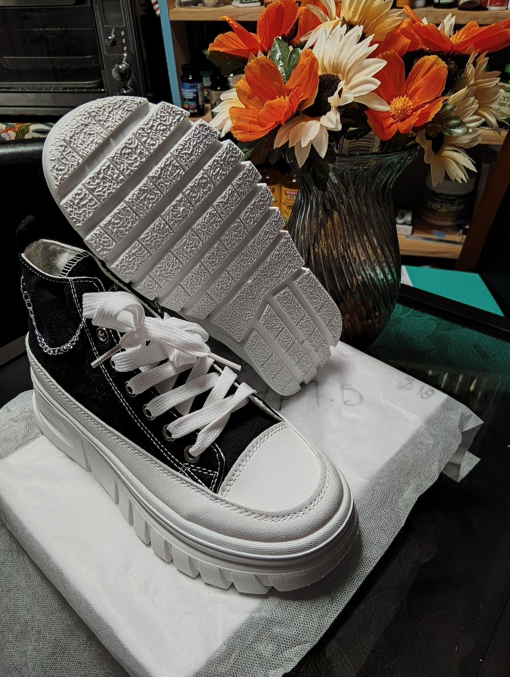 Black Platform High-Top Sneakers for Women - Casual Street Style - Picture 4 of 8